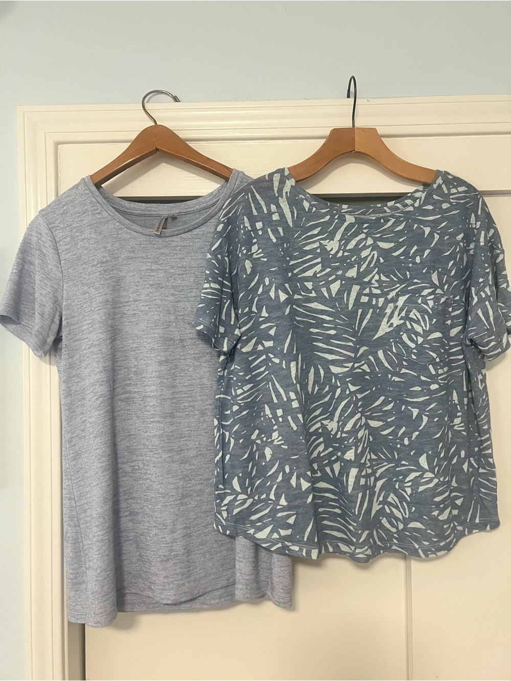 Banana republic and Old Navy T Shirts